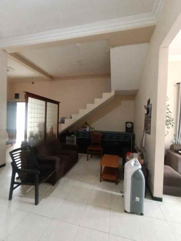 dijual rumah lokasi raya candi dinoyo kota malang