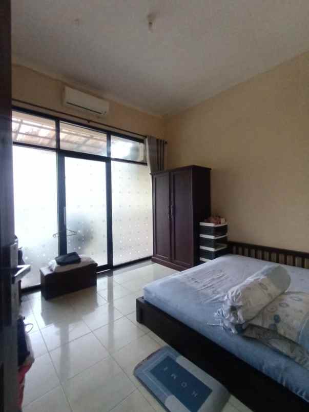 dijual rumah lokasi raya candi dinoyo kota malang