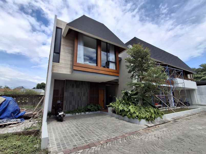 dijual rumah maguwoharjo depok sleman