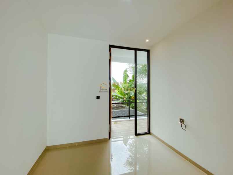 dijual rumah maguwoharjo kec depok kab