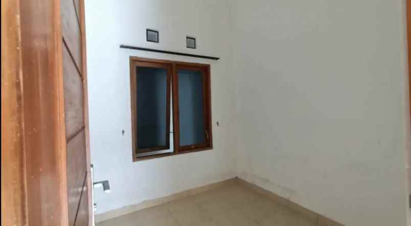 dijual rumah mantrijeron
