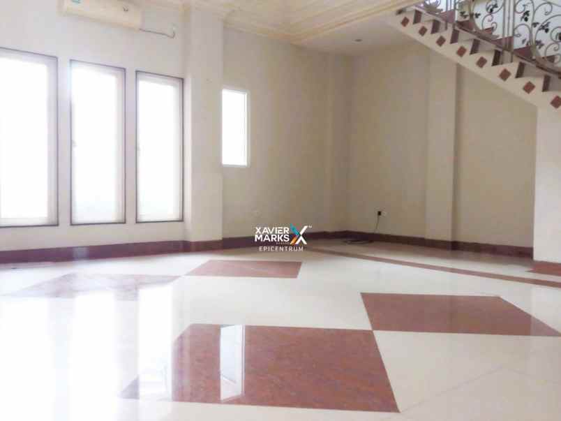 dijual rumah manyar rejo