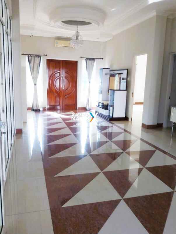 dijual rumah manyar rejo