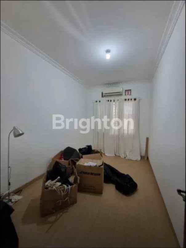 dijual rumah manyar tirtoyoso