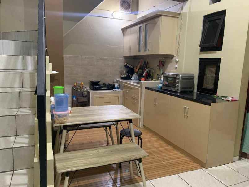 dijual rumah margacinta