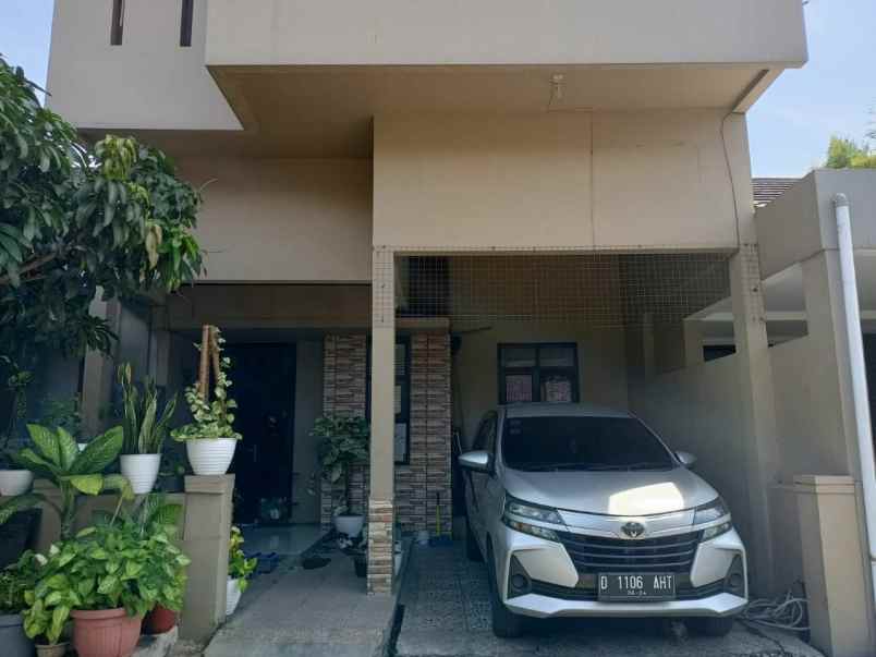 dijual rumah margacinta