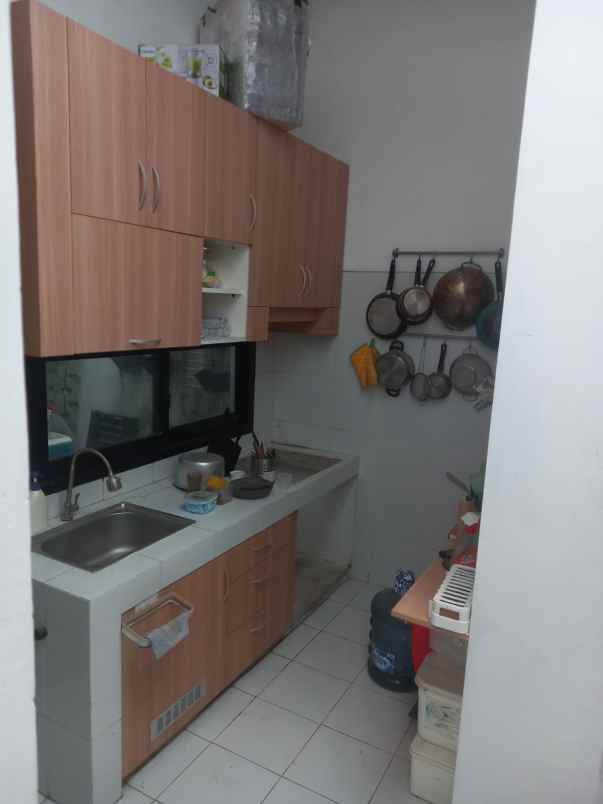 dijual rumah medokan ayu