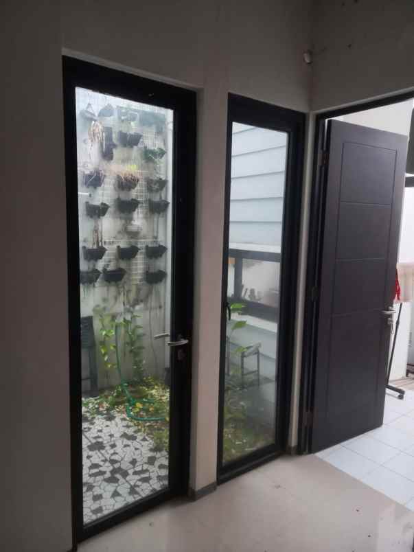 dijual rumah medokan ayu