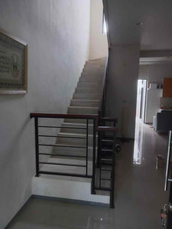 dijual rumah medokan ayu