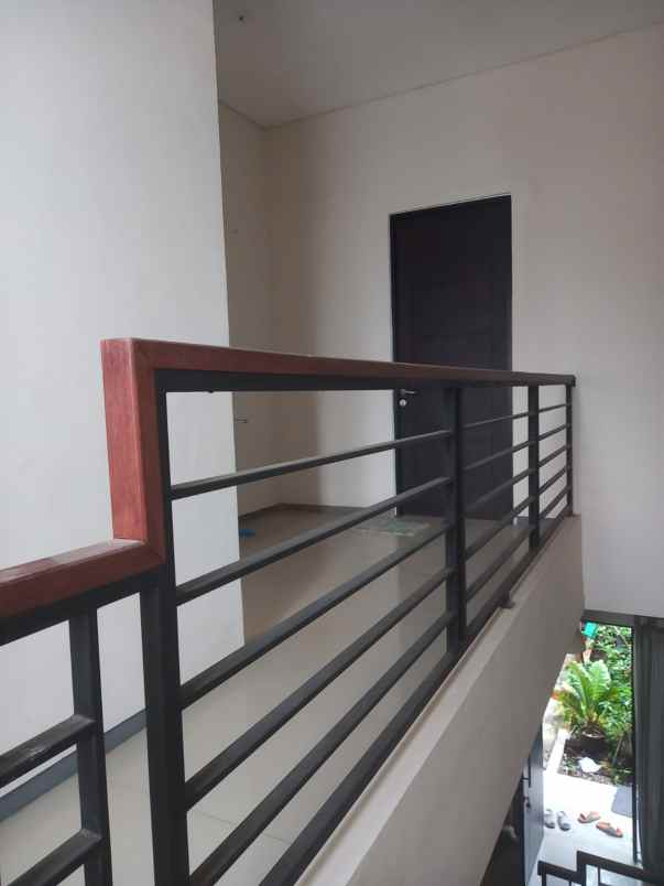 dijual rumah medokan ayu