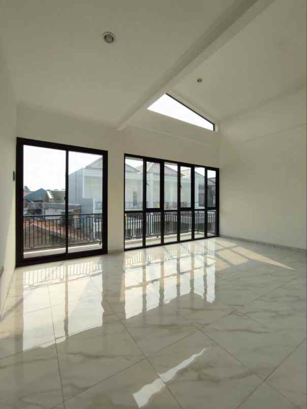 dijual rumah meruya jakarta barat