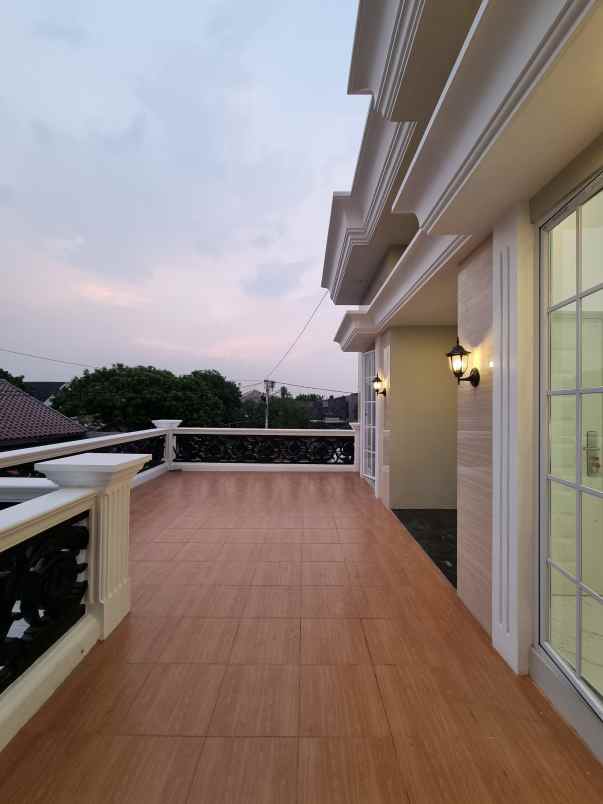 dijual rumah mewah di mampang indah kota depok