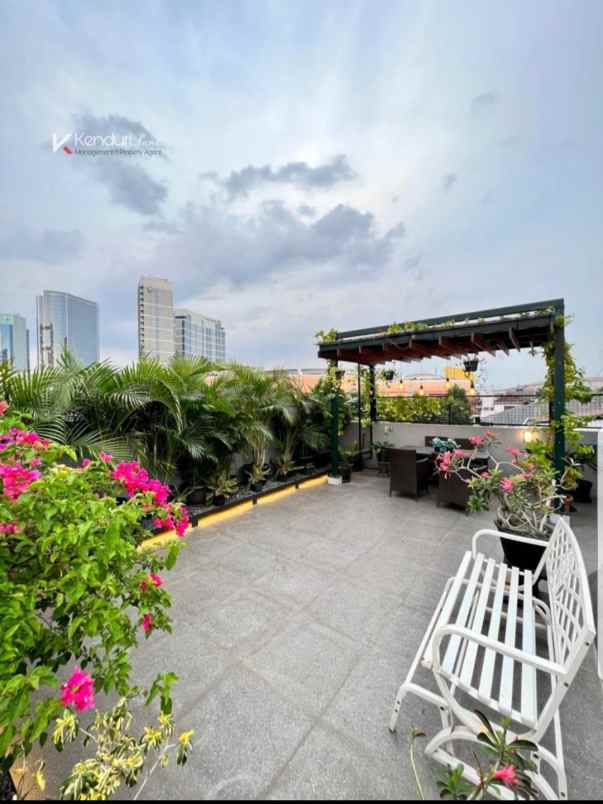 dijual rumah mewah full furnished