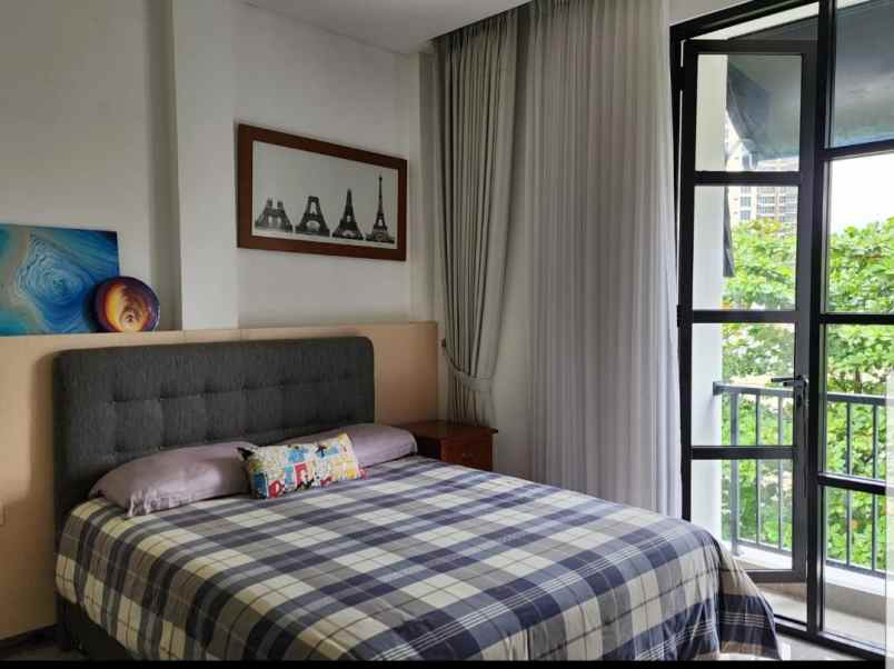 dijual rumah mewah full furnished