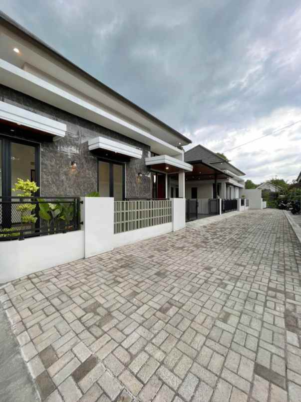 dijual rumah mindi jl besi jangkang