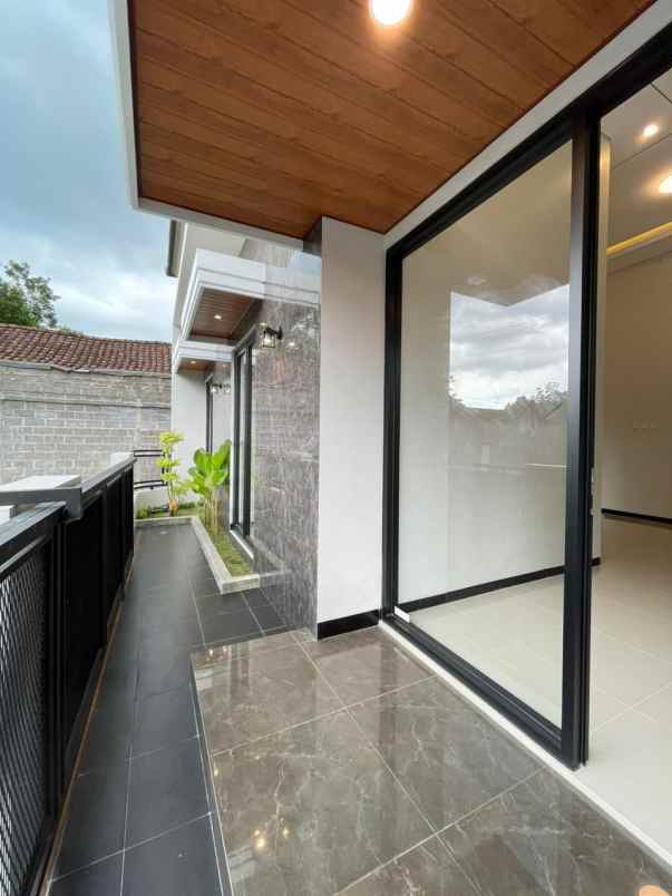 dijual rumah mindi jl besi jangkang