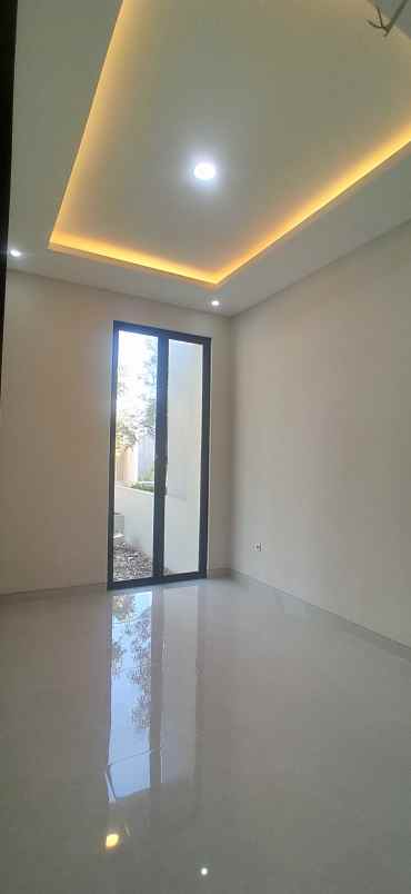 dijual rumah mocca vrbana dian istana