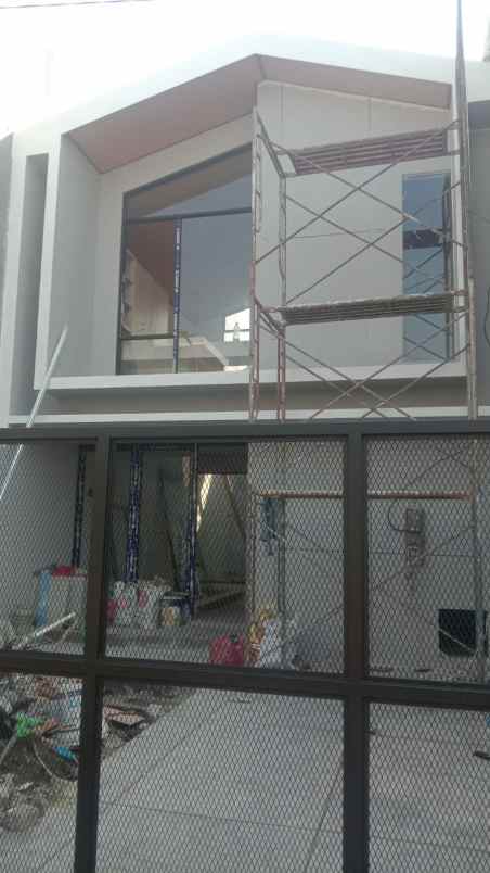 dijual rumah mulyosari