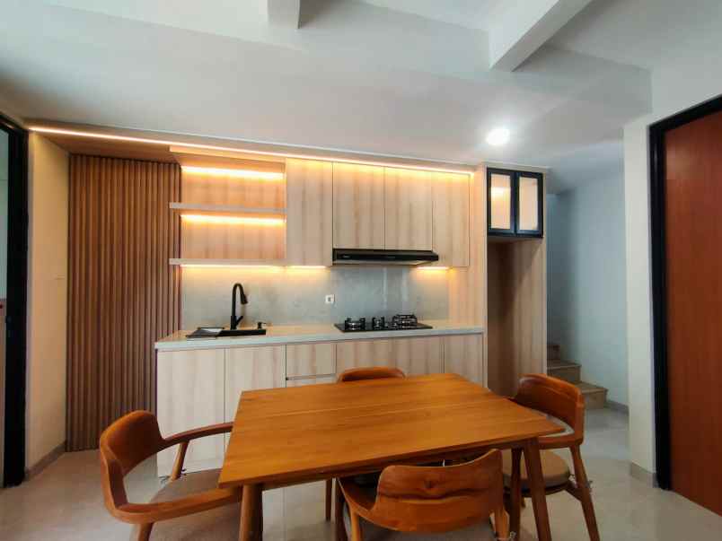 dijual rumah mulyosari