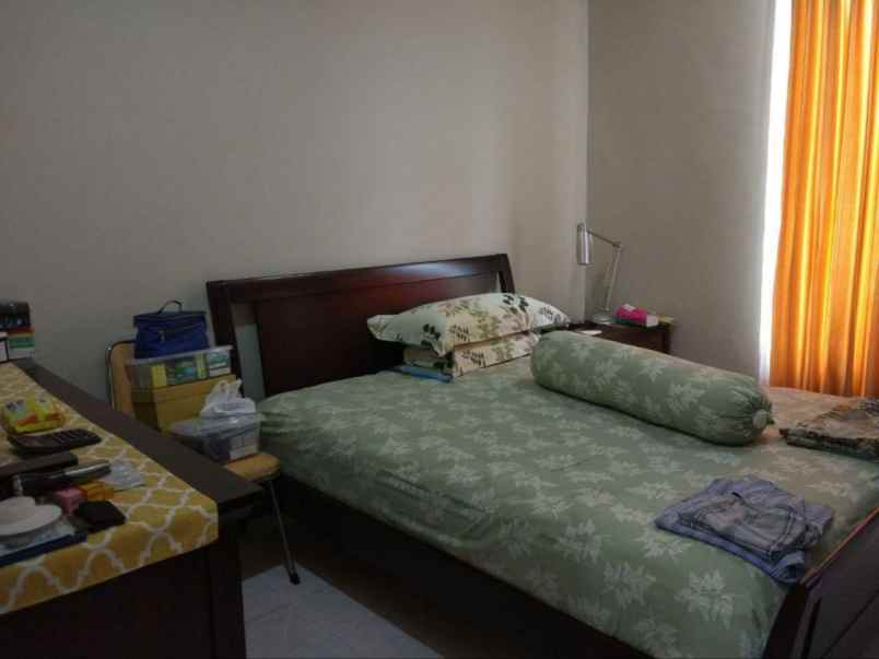 dijual rumah mulyosari utara