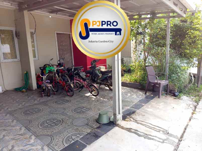 dijual rumah mungil 2unit gandeng di daerah buni bakti