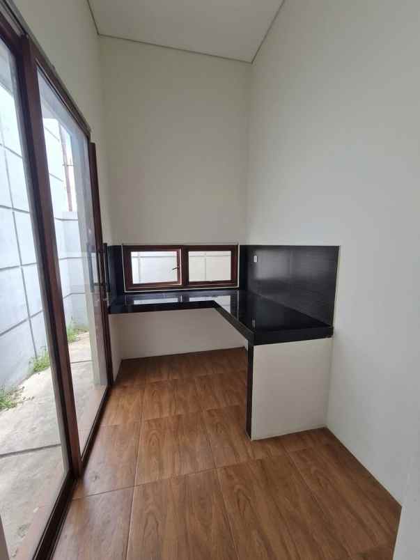 dijual rumah nempel gerbang tol