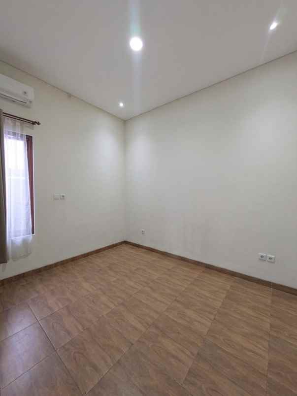 dijual rumah nempel gerbang tol