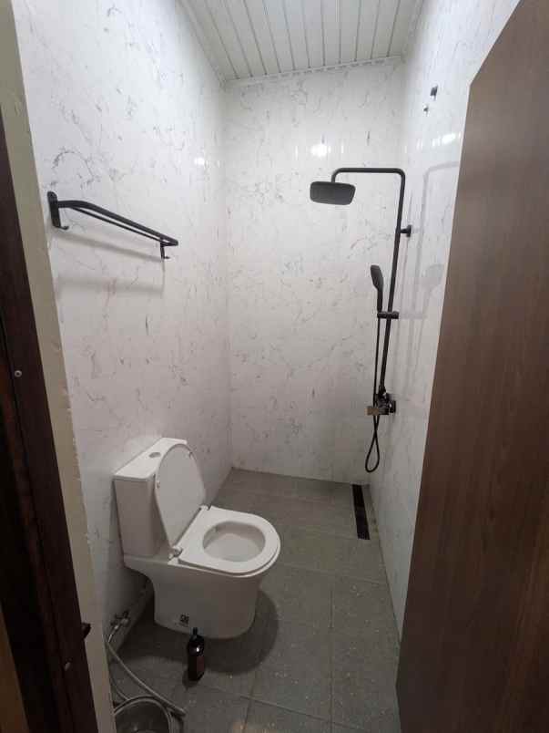 dijual rumah nempel gerbang tol
