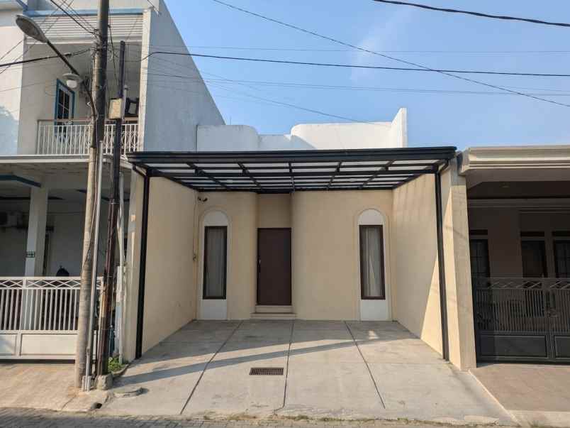 dijual rumah nempel gerbang tol