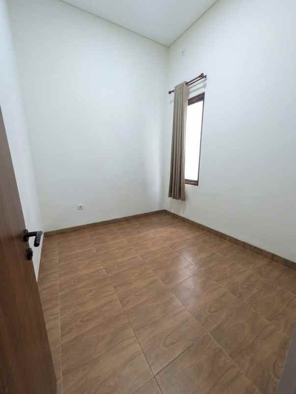 dijual rumah nempel gerbang tol