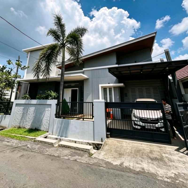 dijual rumah ngesrep