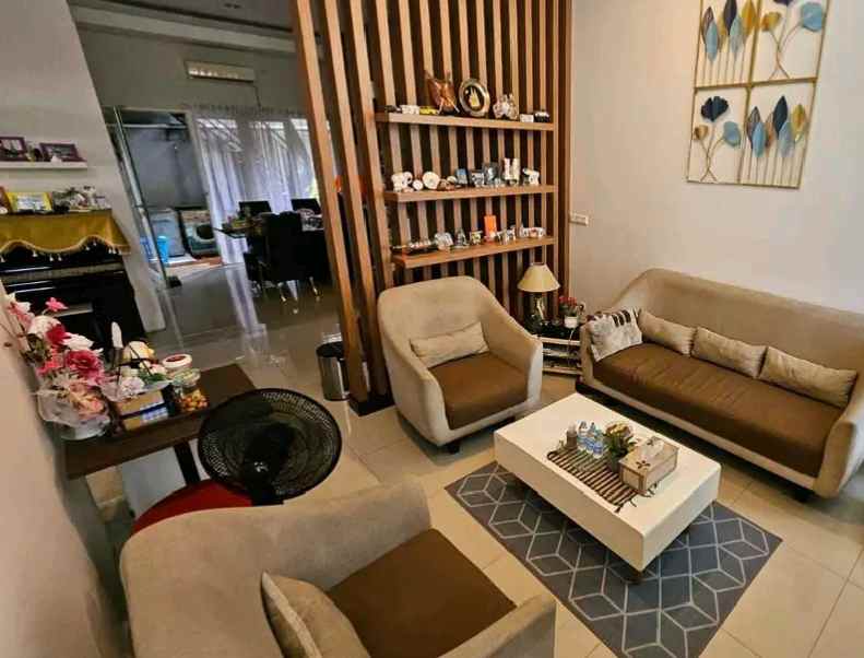 dijual rumah ngesrep