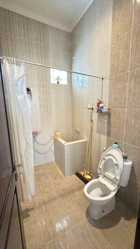 dijual rumah nginden