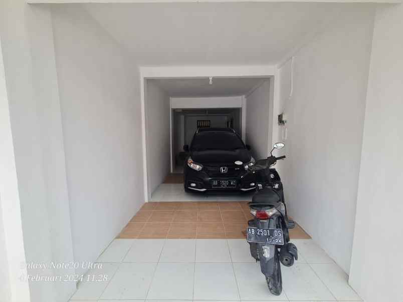 dijual rumah nogotirto