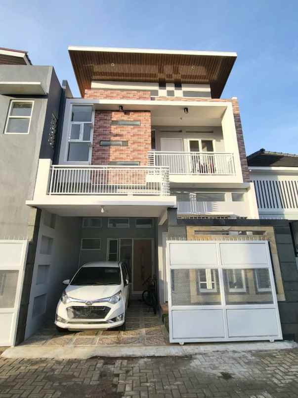 dijual rumah pakis