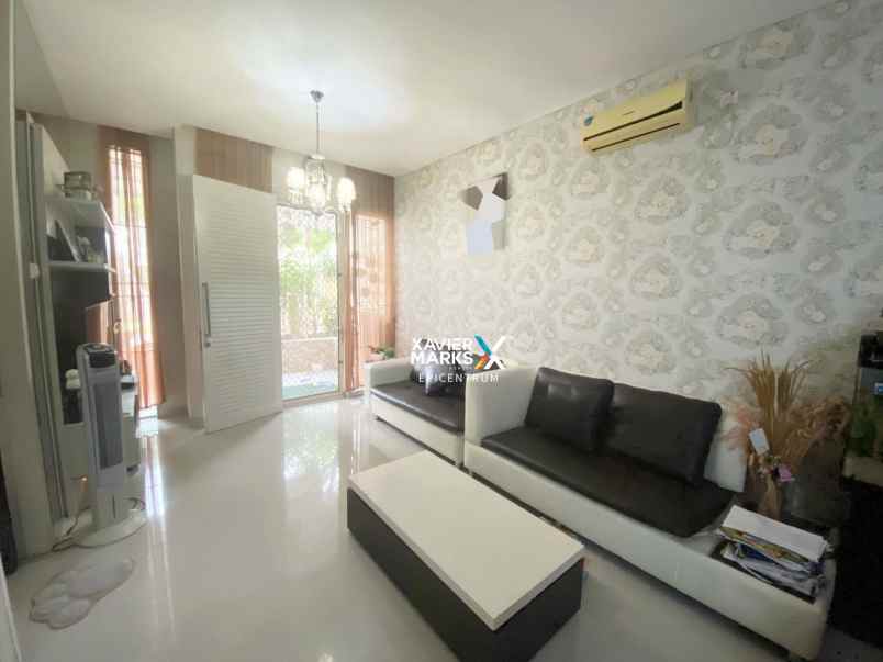 dijual rumah pakuwon city