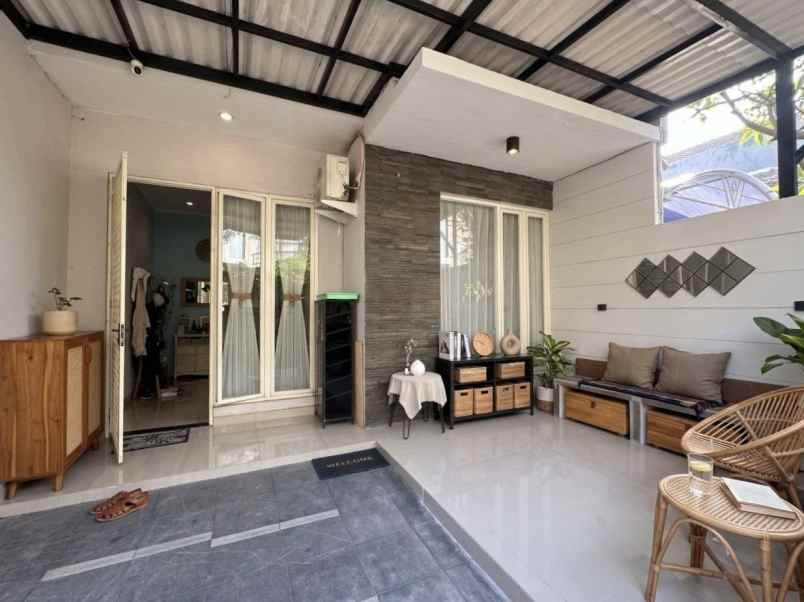 dijual rumah pakuwon city