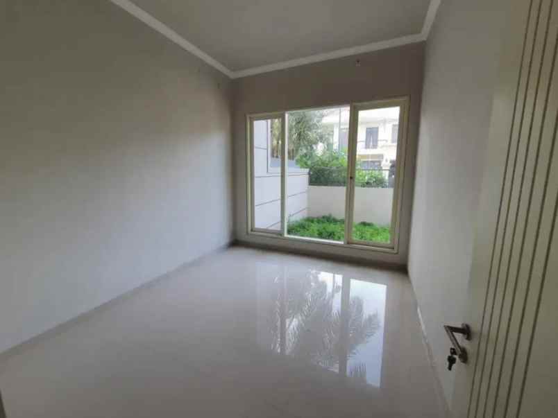 dijual rumah pakuwon city villa royal