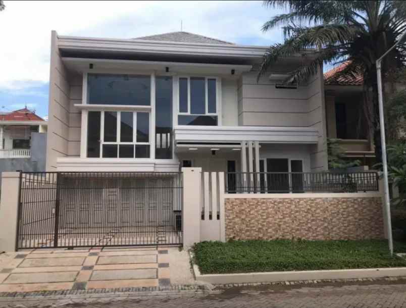 dijual rumah pakuwon city villa royal