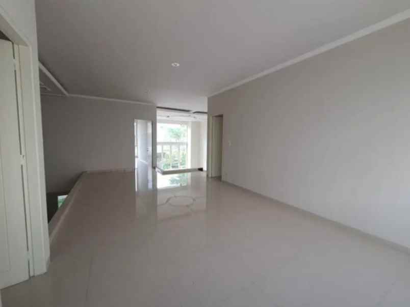 dijual rumah pakuwon city villa royal