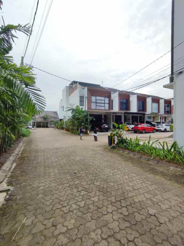 dijual rumah pangkalan jati