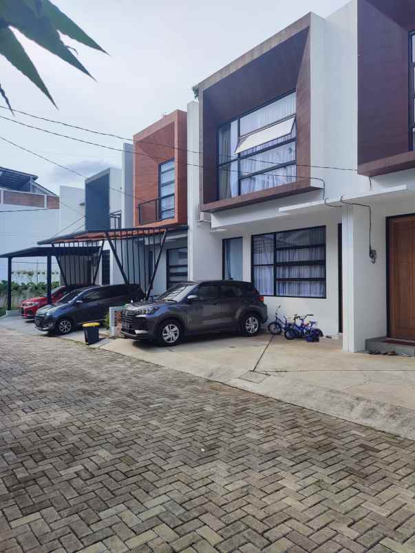 dijual rumah pangkalan jati