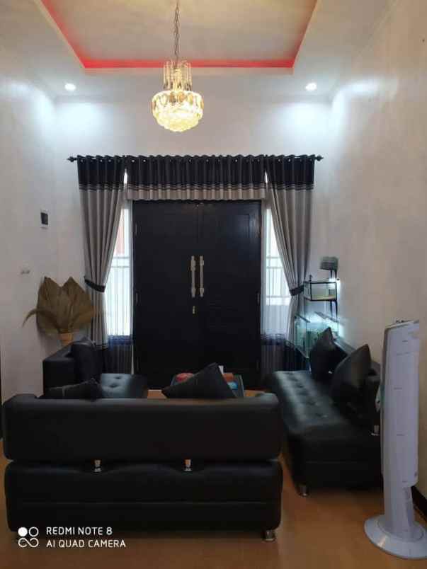 dijual rumah pd pesantren belakang mako