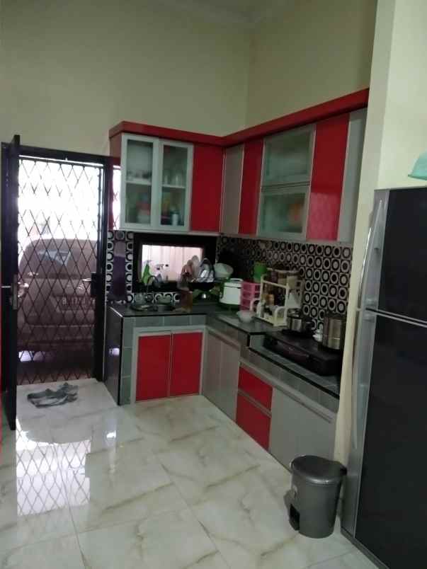 dijual rumah perum boulevard hijau