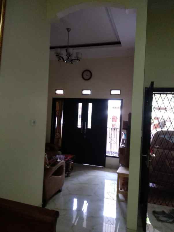 dijual rumah perum boulevard hijau