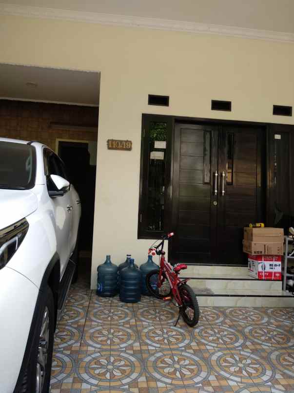 dijual rumah perum boulevard hijau