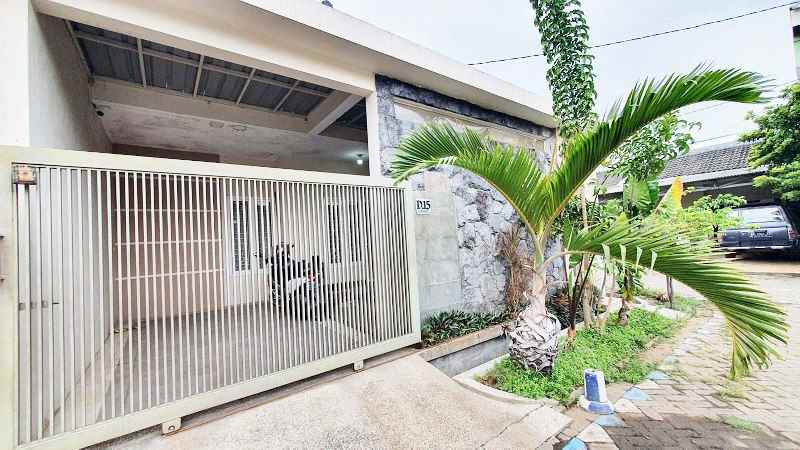dijual rumah perum taman surya kencana