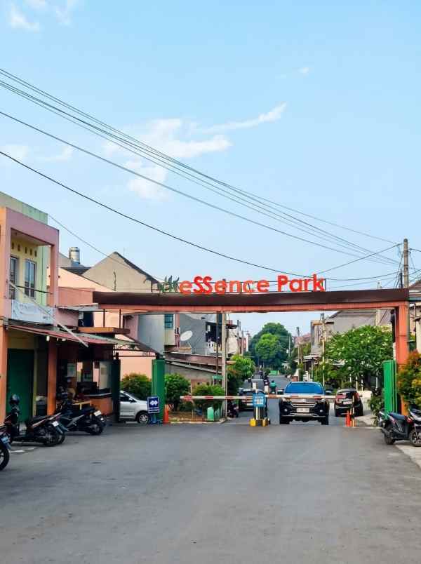 dijual rumah perumahan essence park