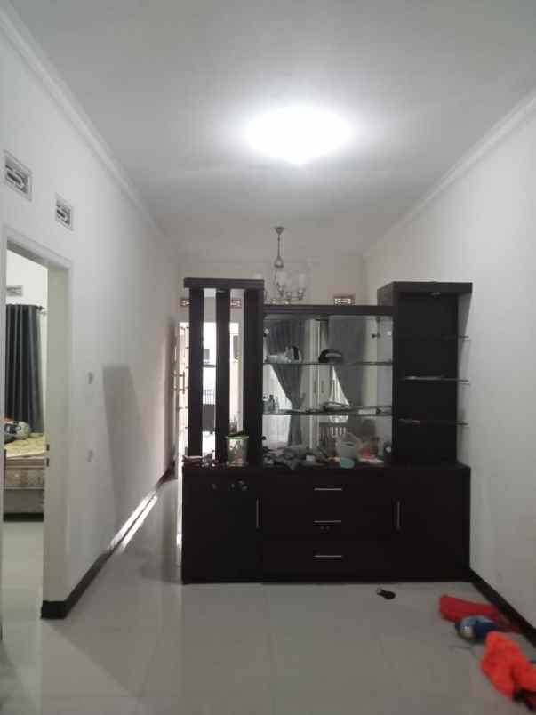 dijual rumah perumahan kiara sari