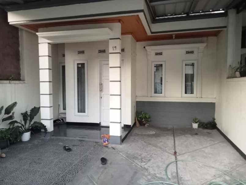 dijual rumah perumahan kiara sari